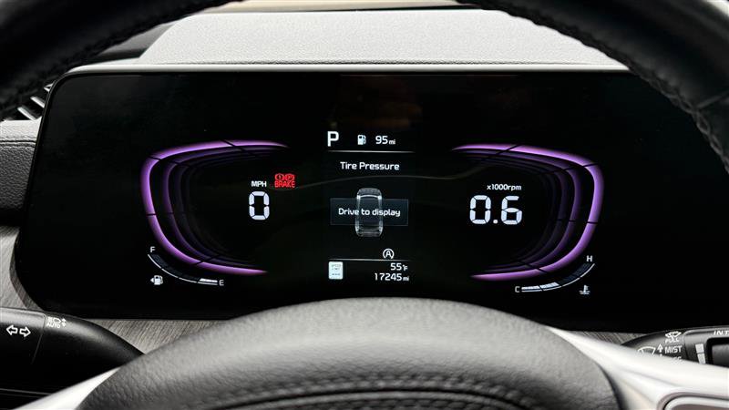 Used 2024 Kia Telluride EX w/ EX Captain's Chair Package image 27