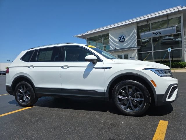 Used 2023 Volkswagen Tiguan SE FWD image 1