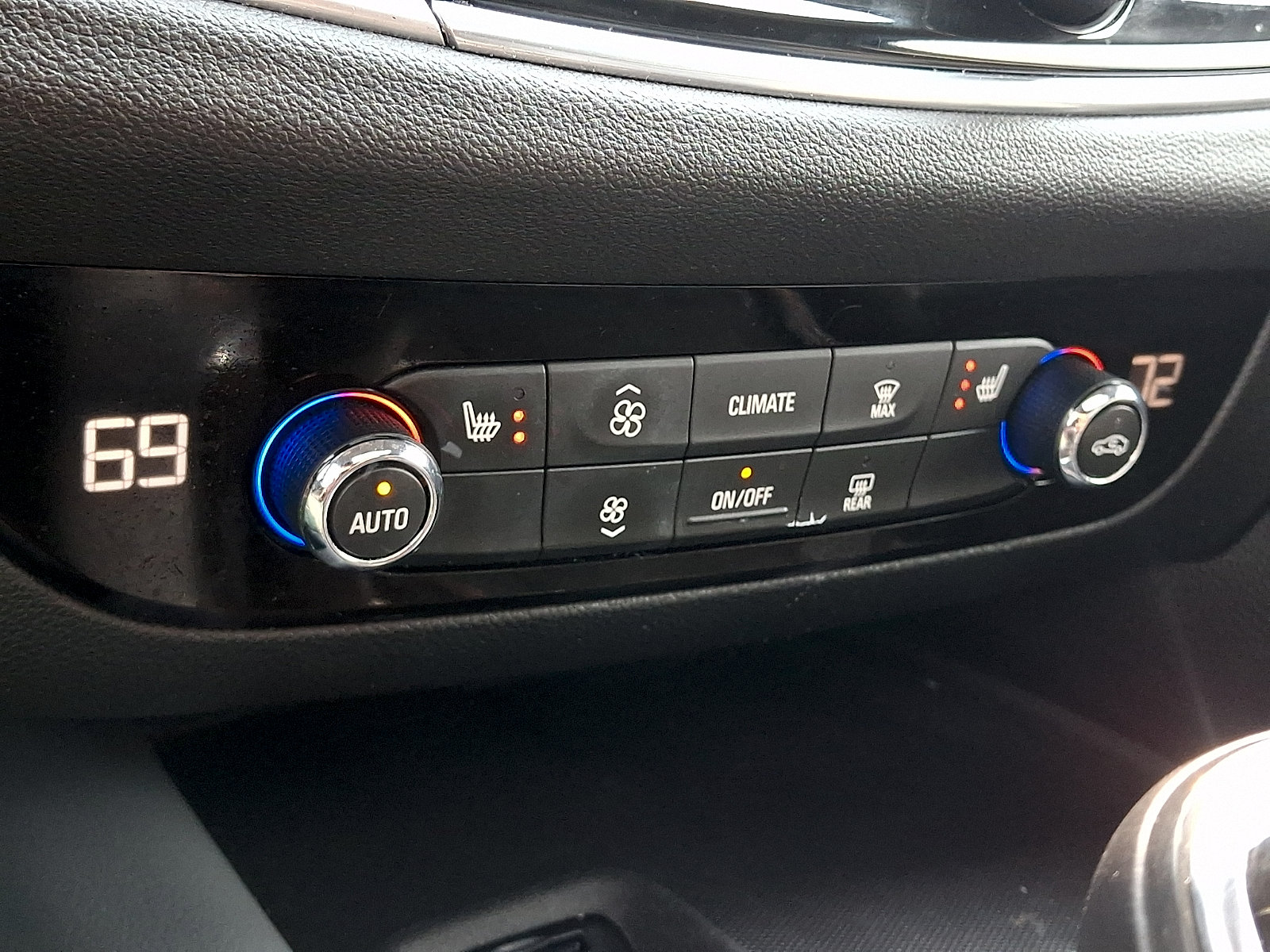 Used 2020 Buick Enclave Essence w/ Sound and Sites Package FWD image 19