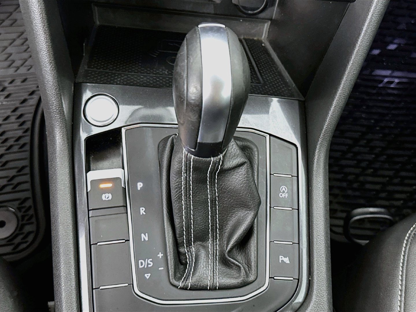 Used 2021 Volkswagen Tiguan SEL FWD image 17