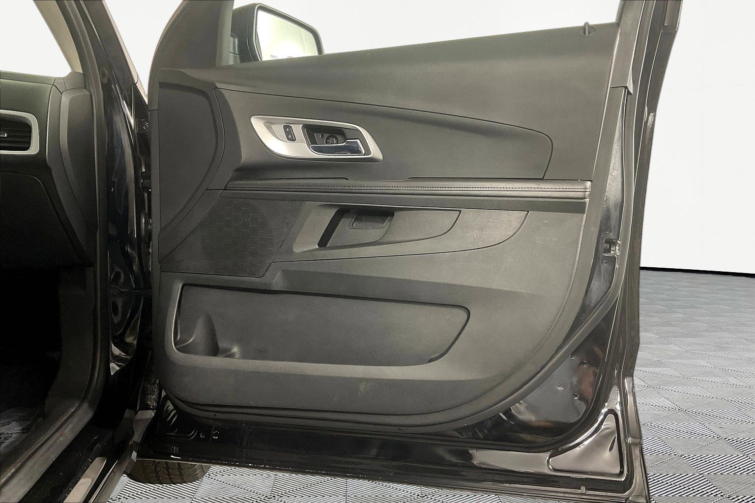 Used 2017 Chevrolet Equinox LS image 26