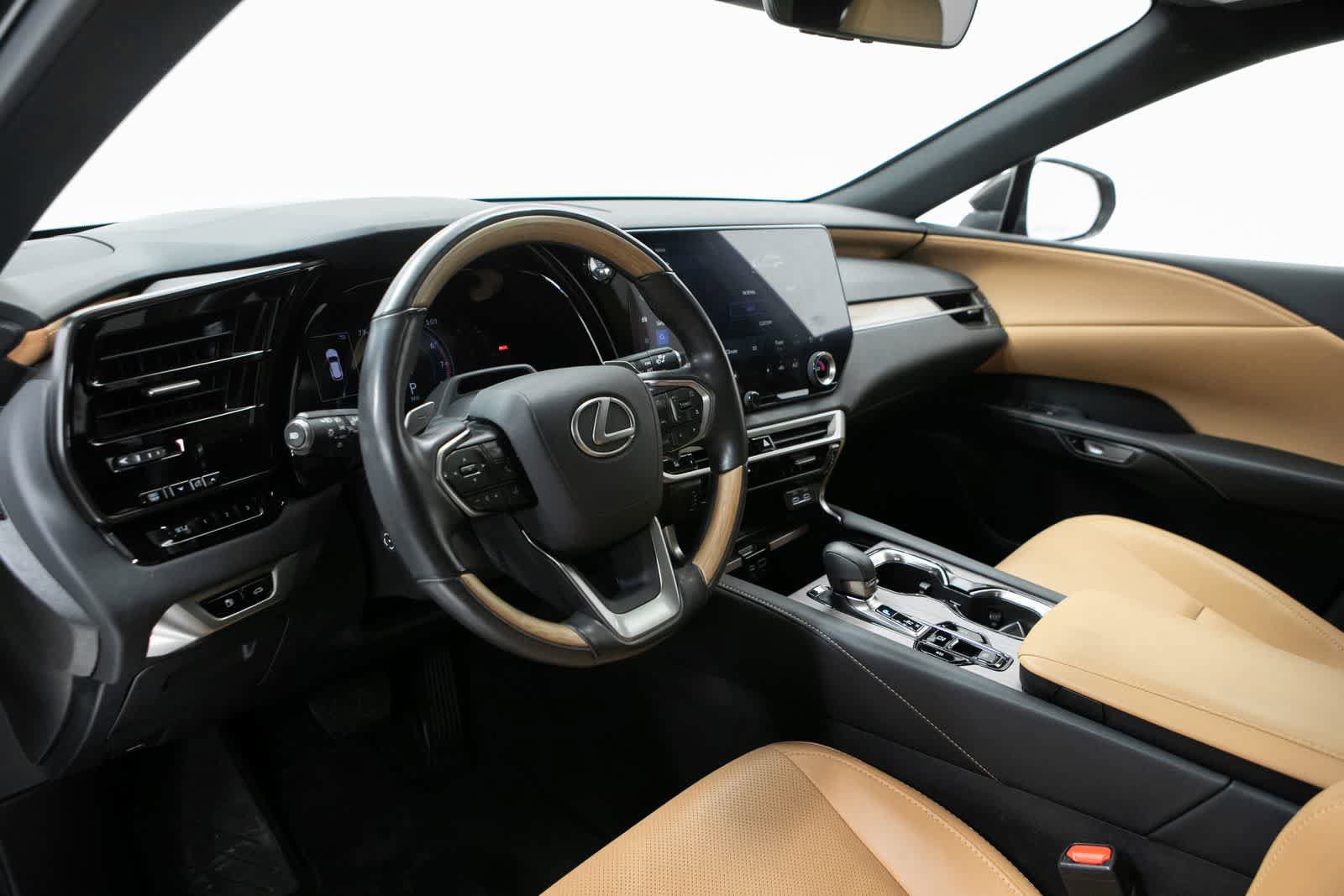 Used 2024 Lexus RX 350 Premium w/ Convenience Package FWD image 4