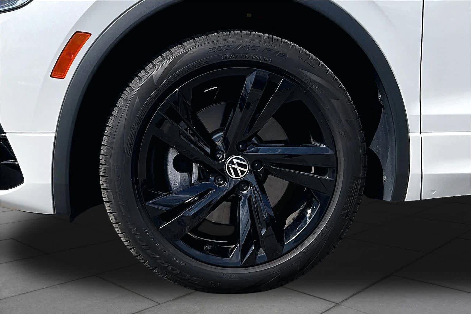 Used 2024 Volkswagen Tiguan SE R-Line FWD image 10