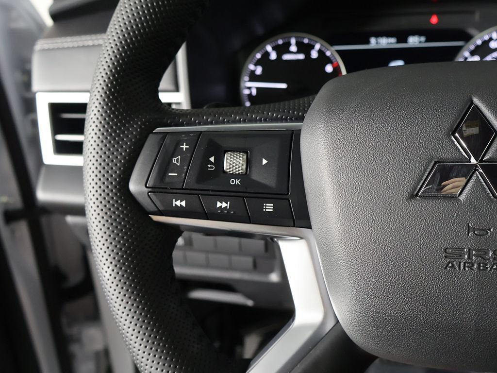 New 2026 Mitsubishi Outlander LE AWD/4WD image 38