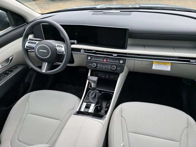 Certified 2025 Hyundai Tucson SE image 19