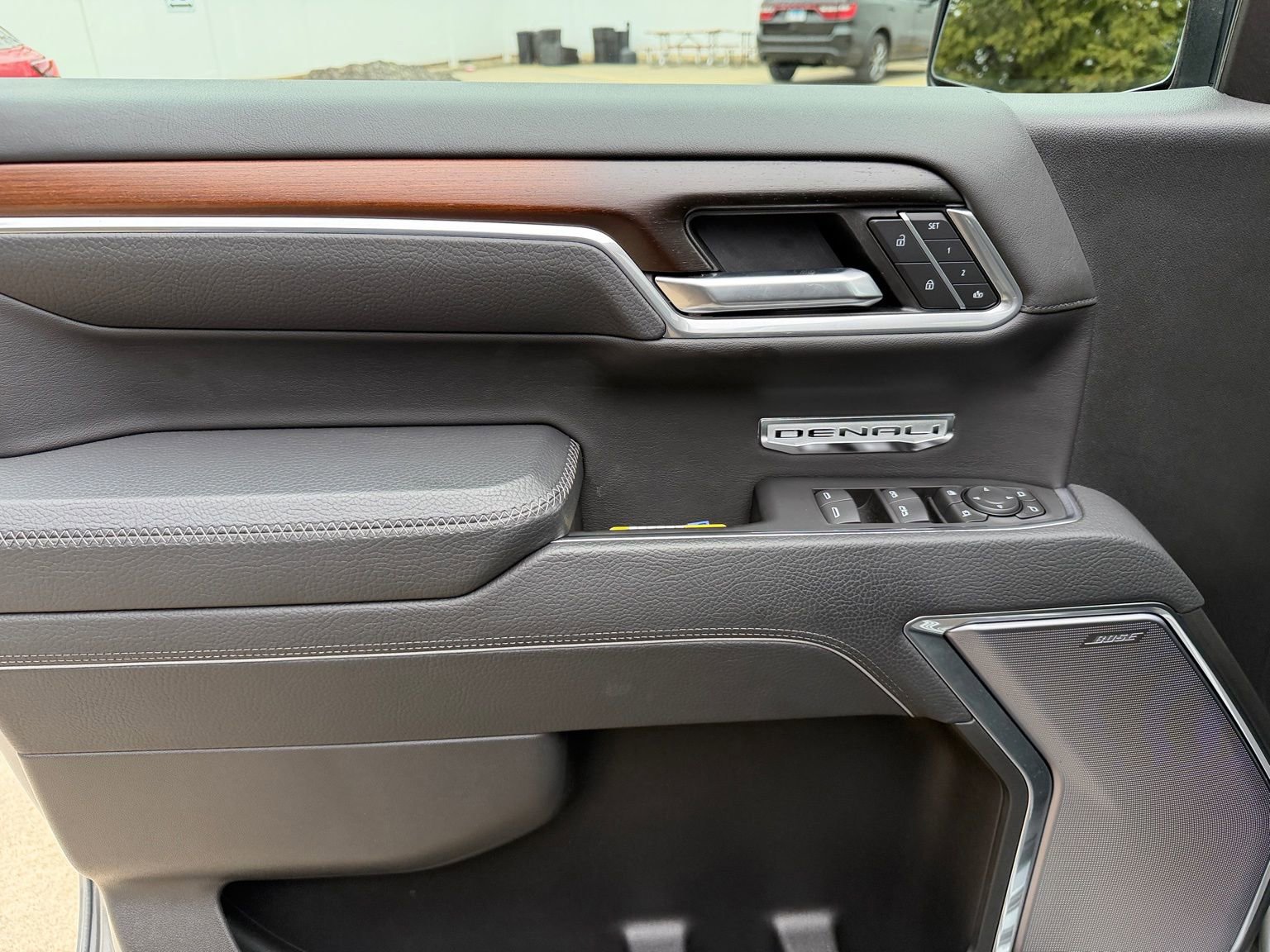 Used 2025 GMC Sierra 1500 Denali image 9