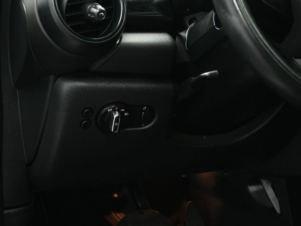 Used 2019 MINI Cooper 2-Door Hardtop image 11