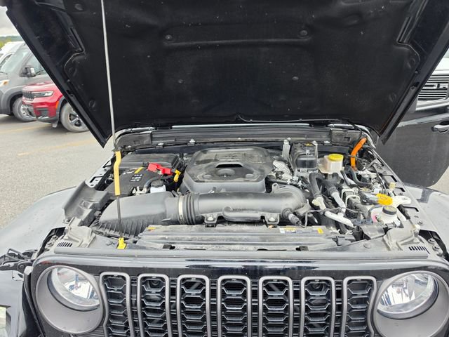 Used 2024 Jeep Wrangler Unlimited w/ Convenience Group AWD/4WD image 24