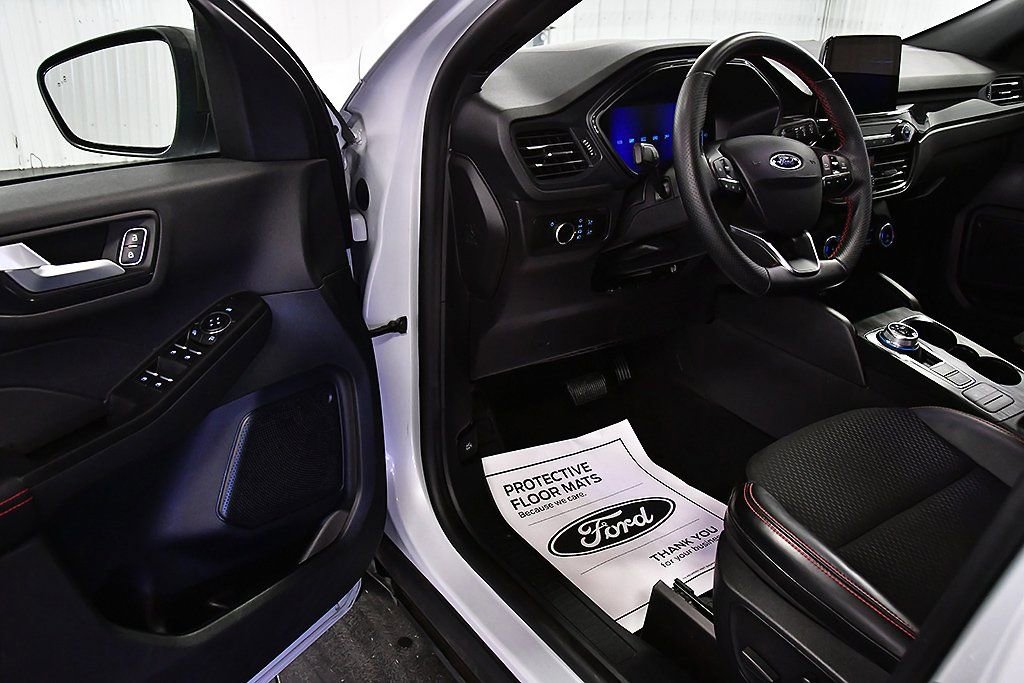 Used 2025 Ford Escape ST-Line AWD/4WD image 16