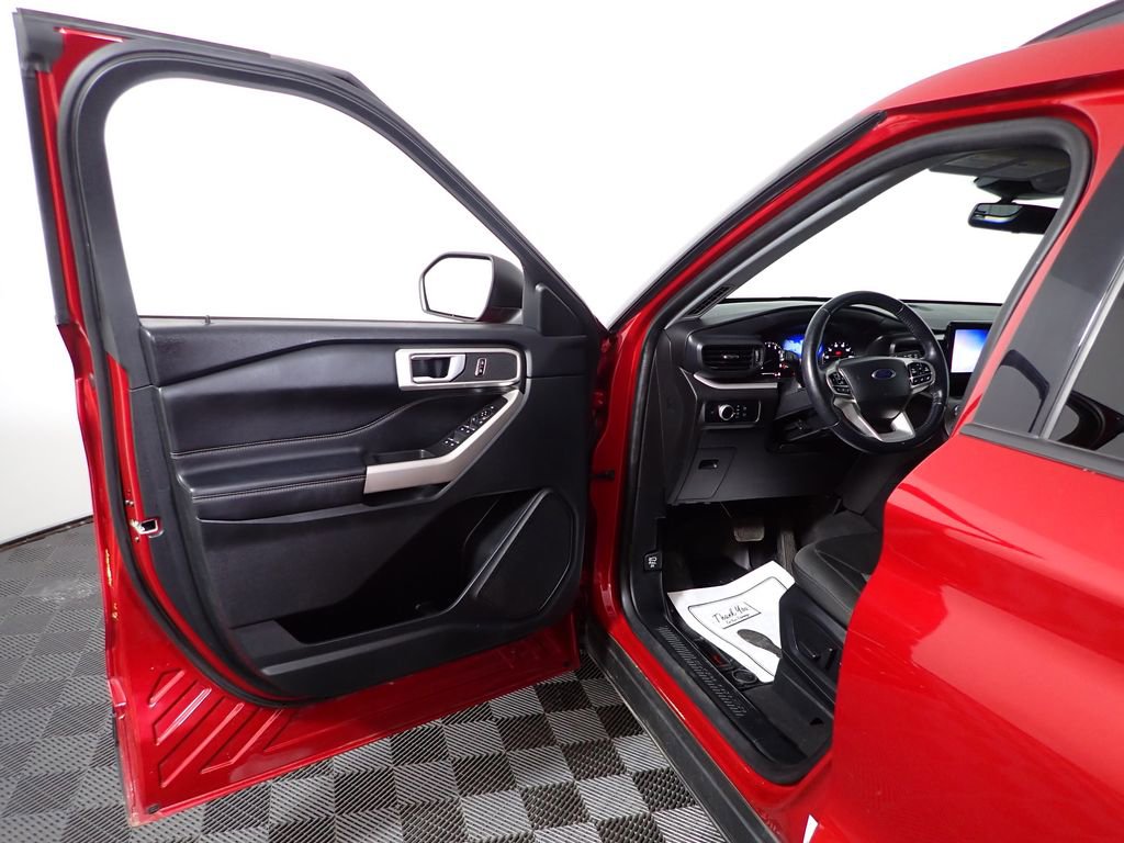 Used 2023 Ford Explorer XLT AWD/4WD image 21