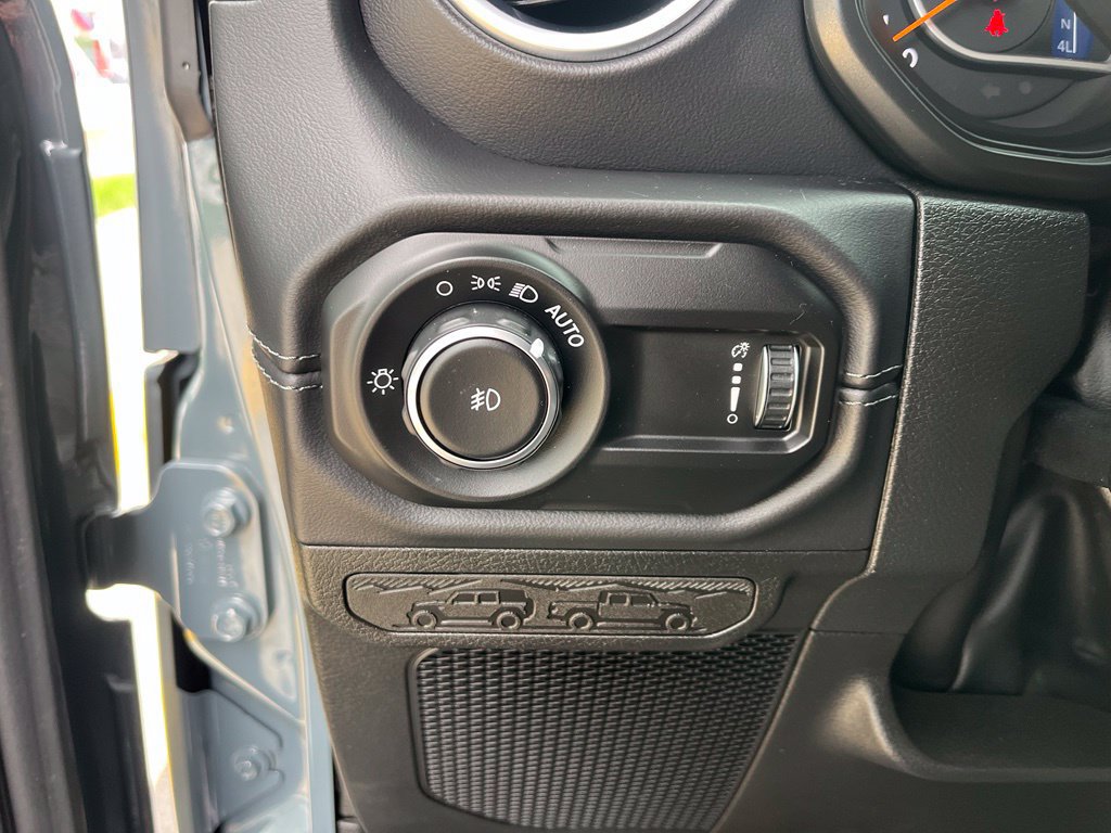 Used 2026 Jeep Wrangler Unlimited Sahara AWD/4WD image 39