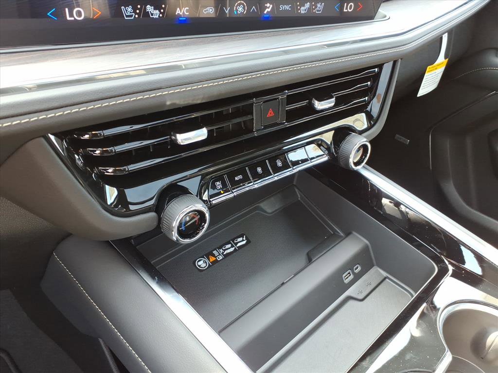 New 2026 Chevrolet Suburban Premier w/ Sun And Tow Package AWD/4WD image 17
