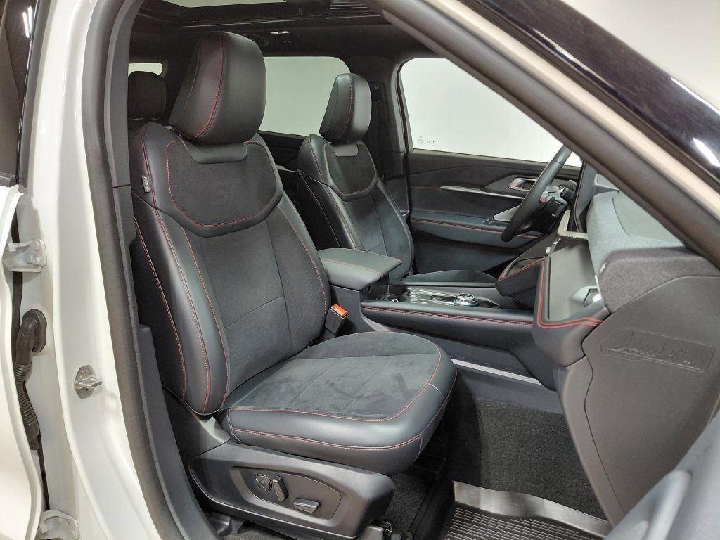 Certified 2025 Ford Explorer ST w/ Sun And Sound Package AWD/4WD image 30
