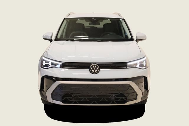 Used 2025 Volkswagen Taos SE image 3