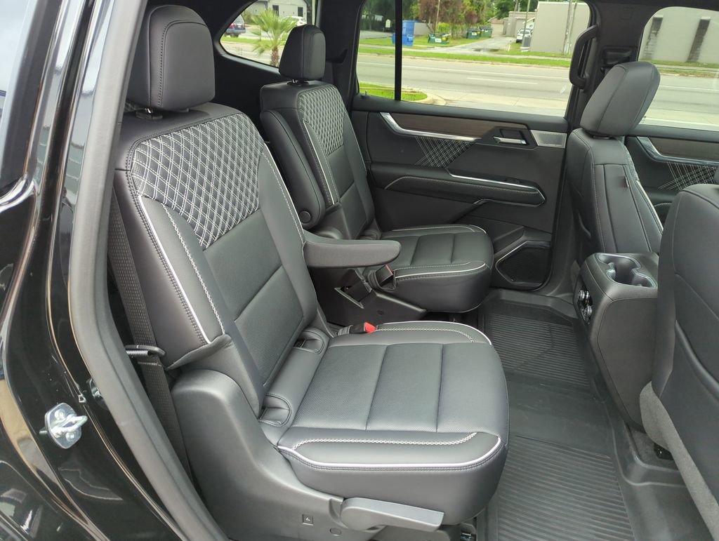 Used 2025 GMC Acadia Denali w/ Super Cruise Package AWD/4WD image 36