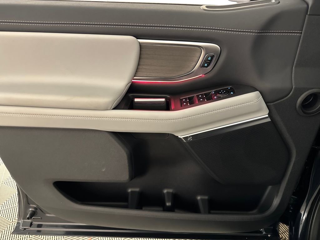 New 2025 Ford Expedition Platinum w/ Driver's Package image 23