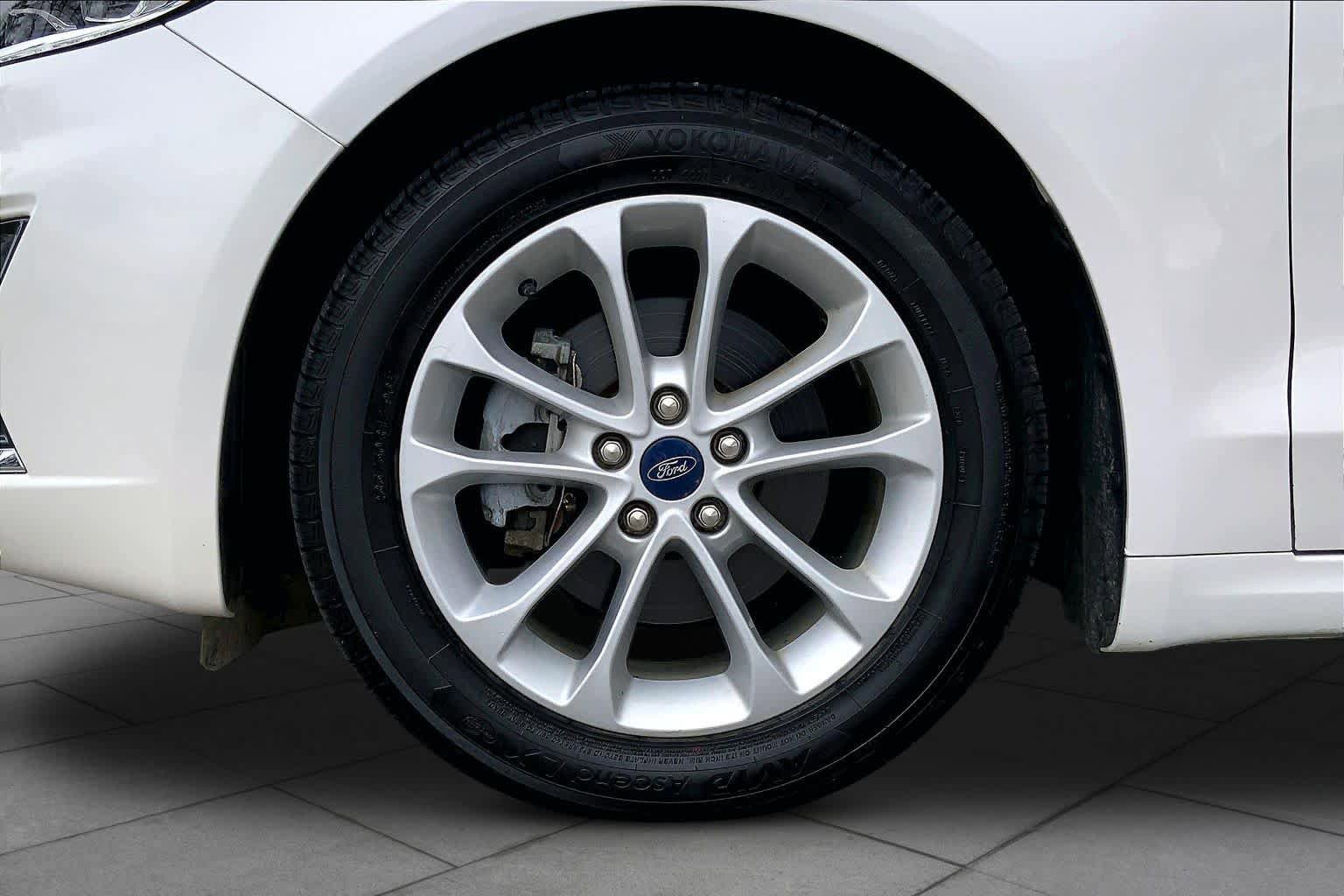Used 2020 Ford Fusion SEL FWD image 11