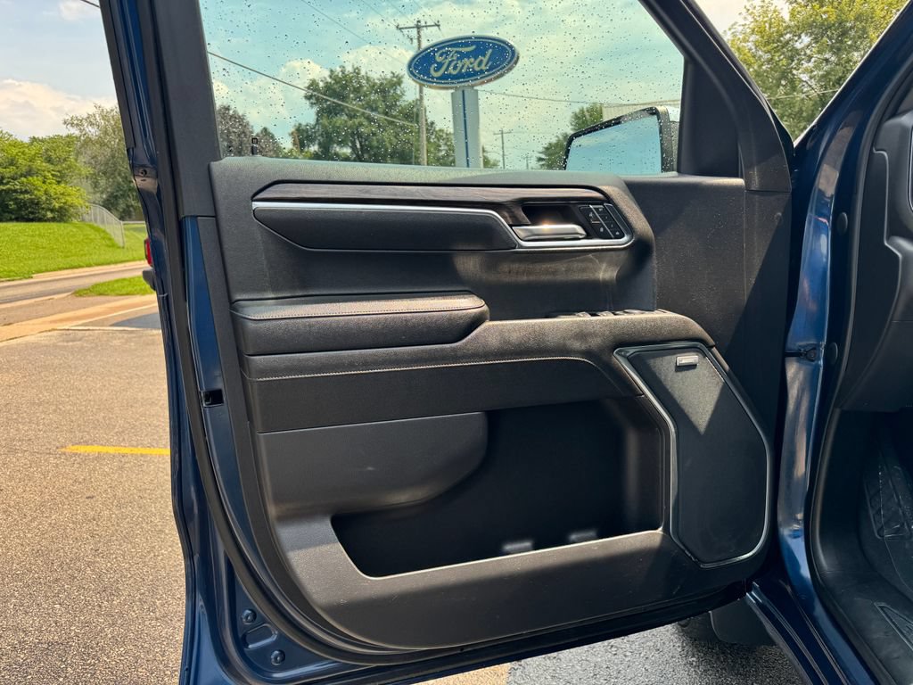 Used 2023 Chevrolet Silverado 1500 LTZ AWD/4WD image 15