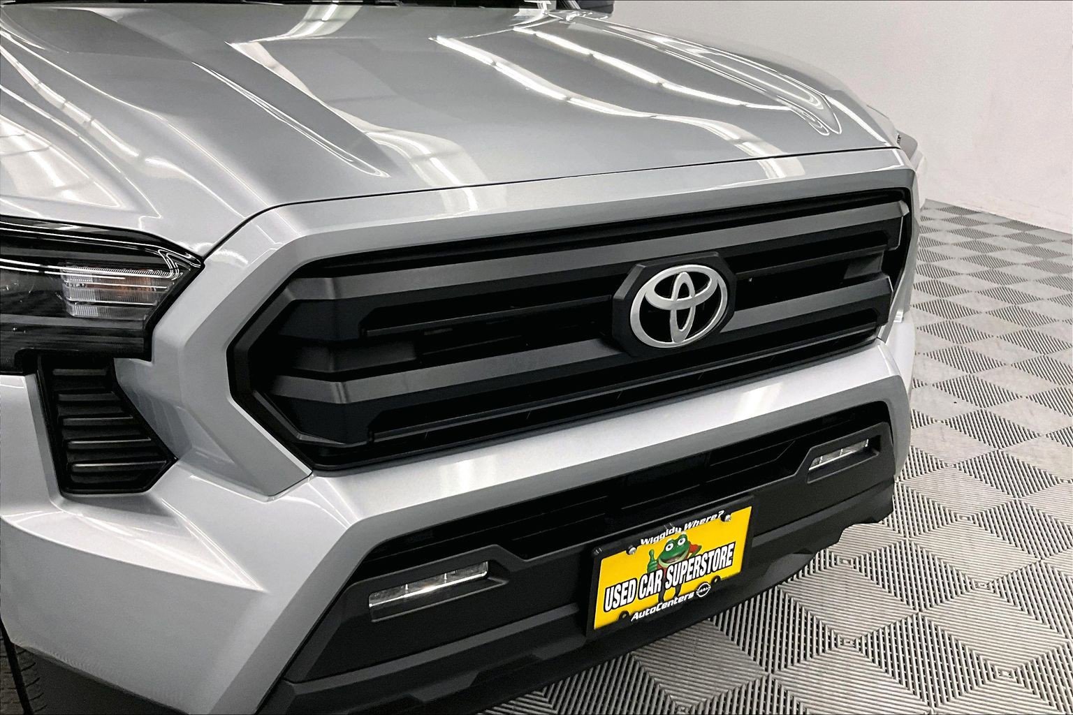 Used 2025 Toyota Tacoma SR5 AWD/4WD image 32