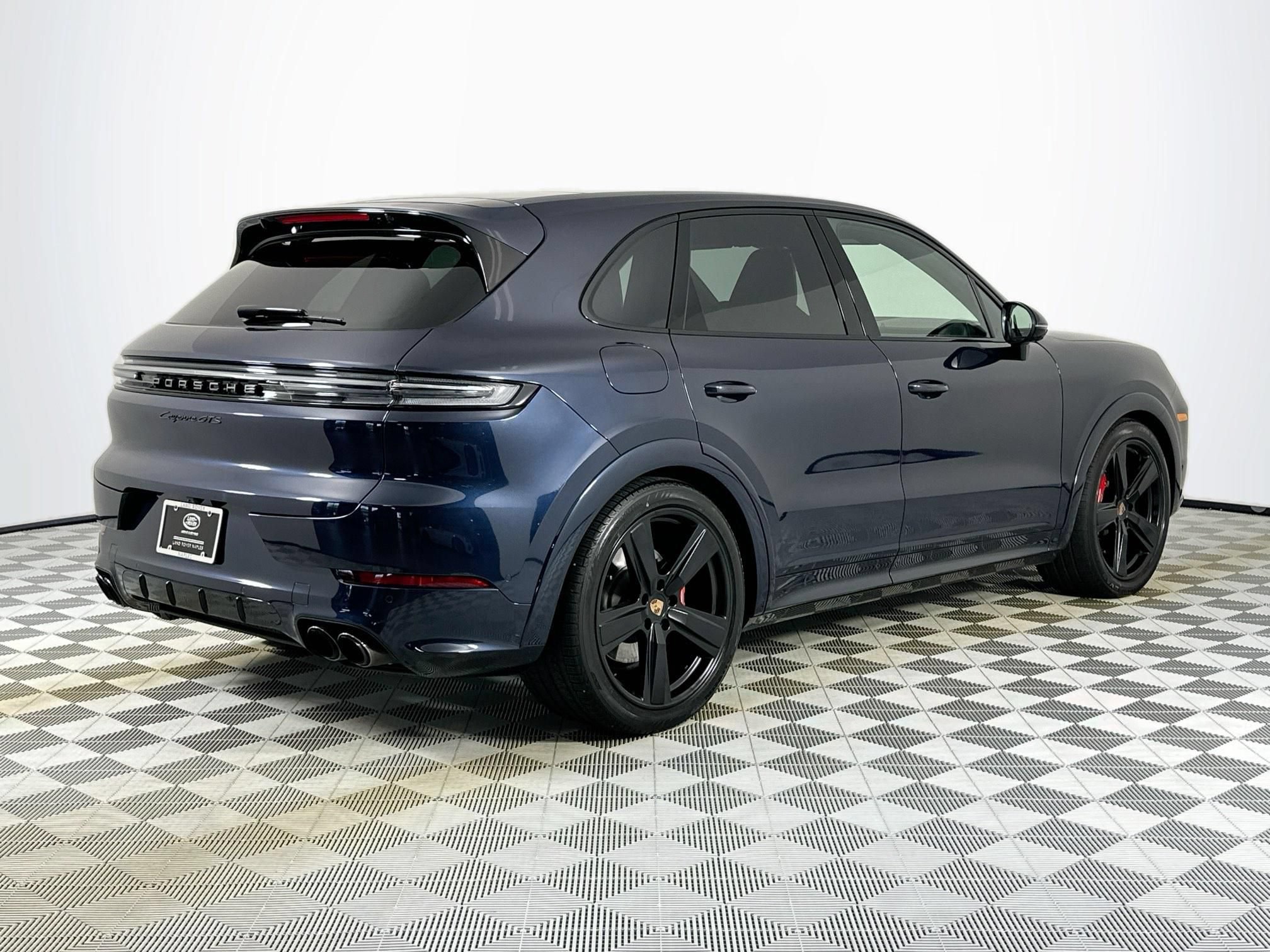 Used 2025 Porsche Cayenne GTS AWD/4WD image 5
