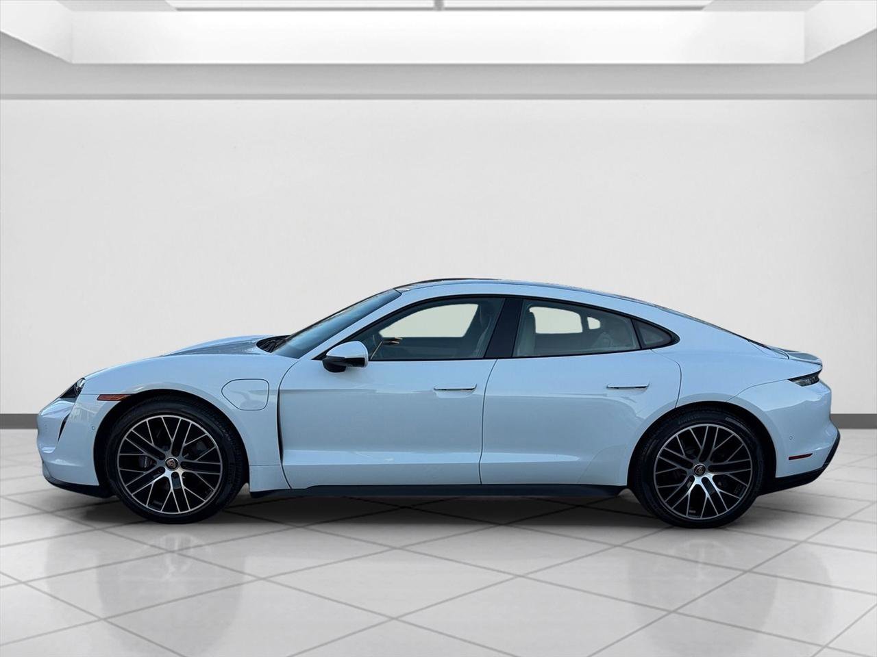 Used 2022 Porsche Taycan image 5