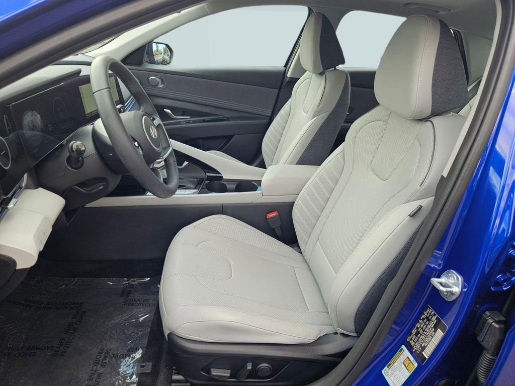 Certified 2025 Hyundai Elantra Limited w/ Cargo Package image 23