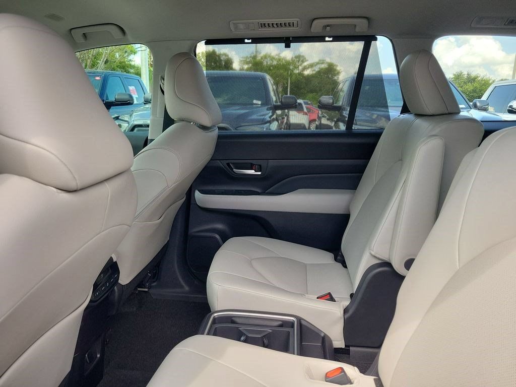 Certified 2026 Toyota Grand Highlander FWD image 24