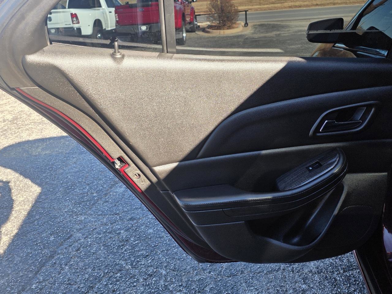 Used 2015 Chevrolet Malibu LT FWD image 12