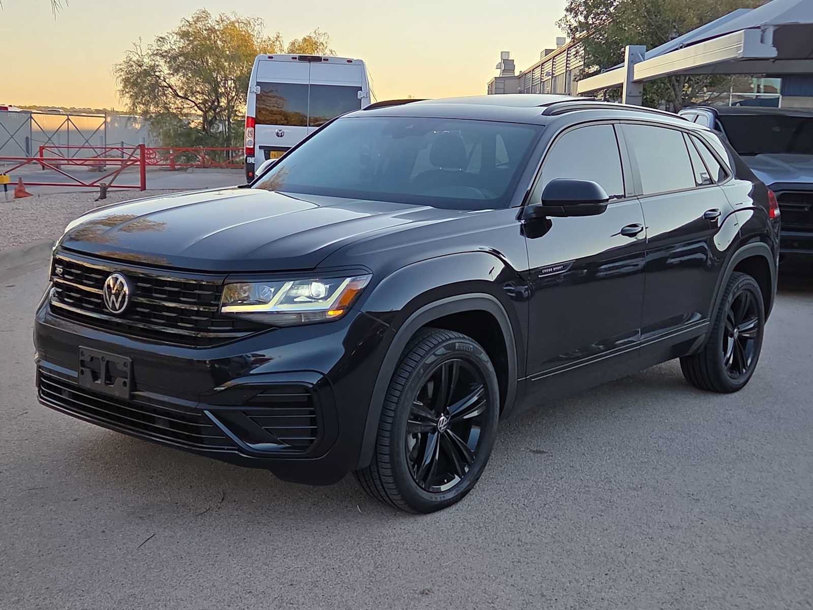 Used 2023 Volkswagen Atlas Cross Sport SEL R-Line AWD/4WD image 4