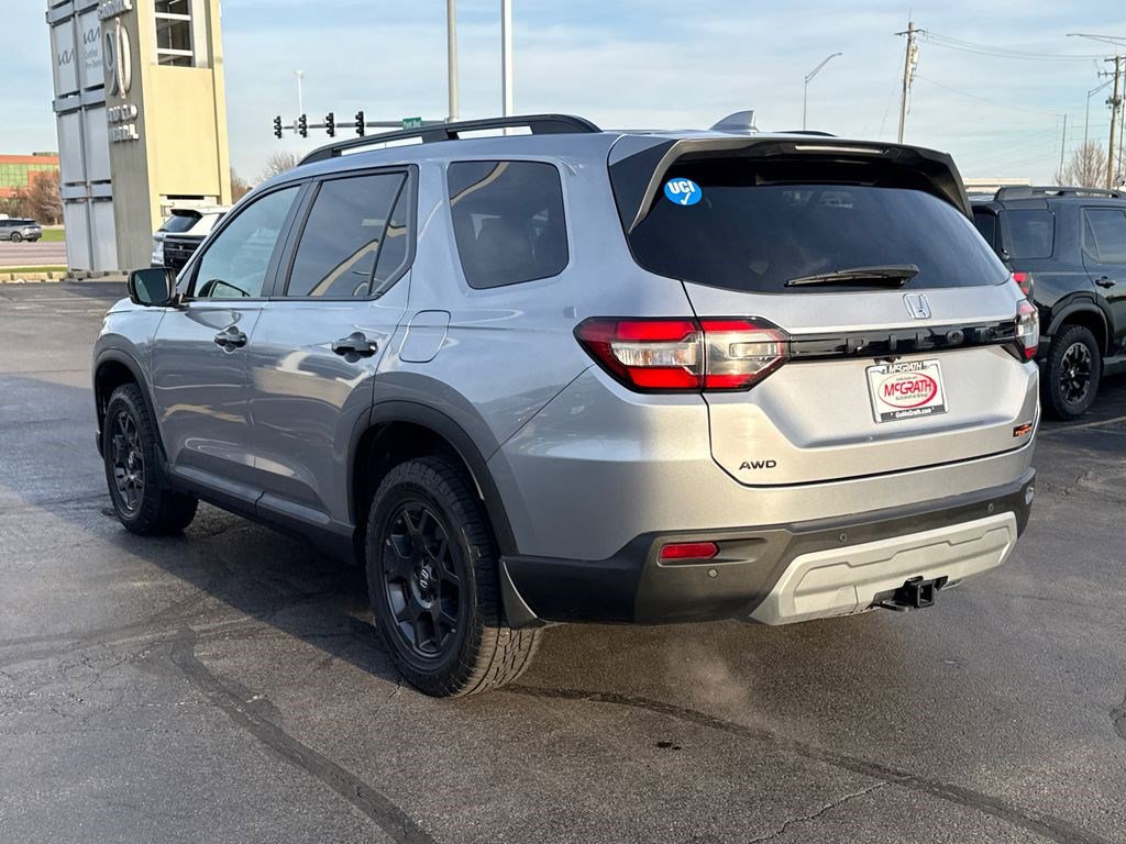 Certified 2025 Honda Pilot TrailSport image 9