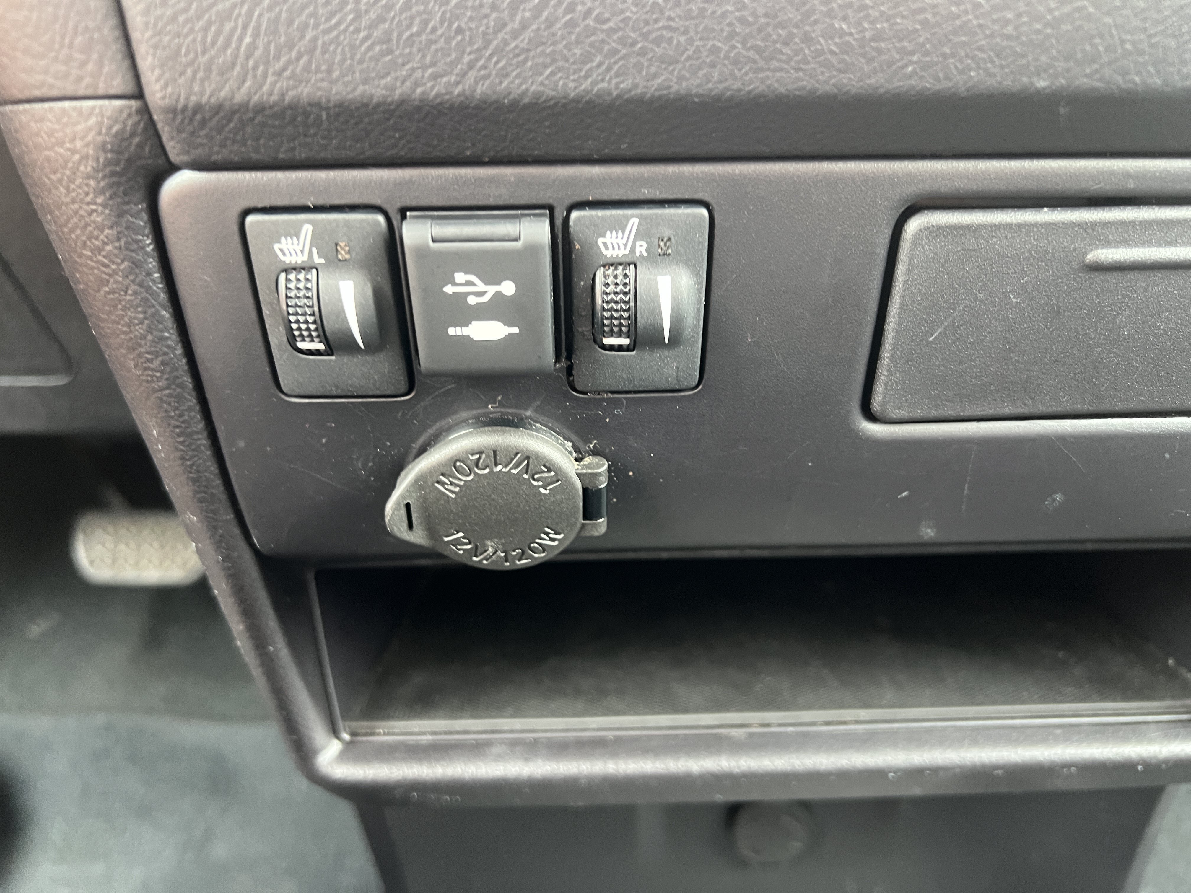 Used 2019 Toyota Sienna SE w/ Carpet Mat Package FWD image 22