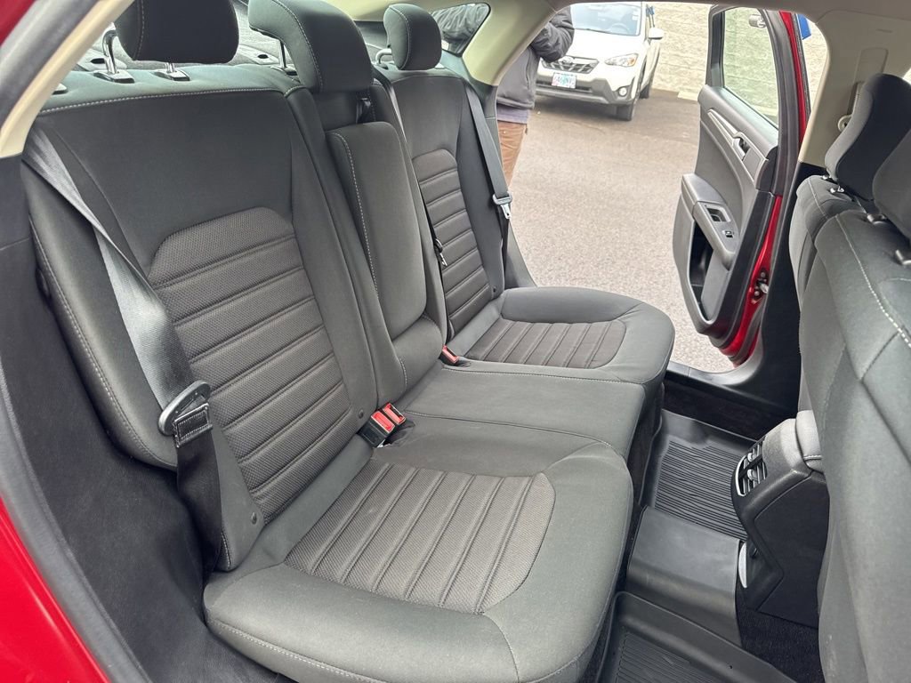 Used 2020 Ford Fusion SE image 15