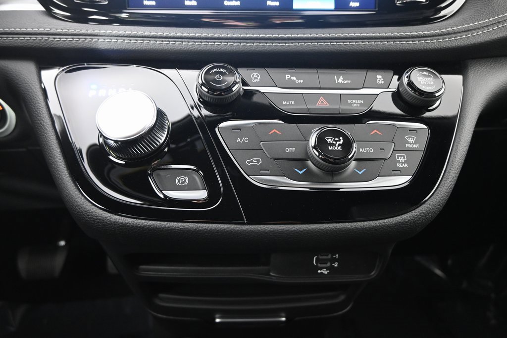 New 2026 Chrysler Pacifica Select image 30