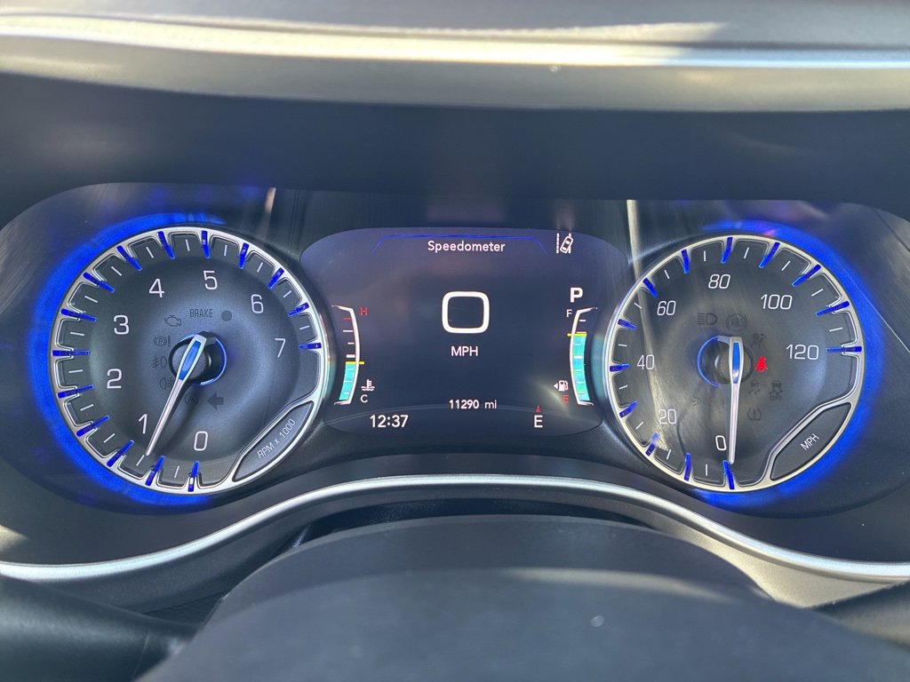 Used 2022 Chrysler Pacifica Touring-L image 16