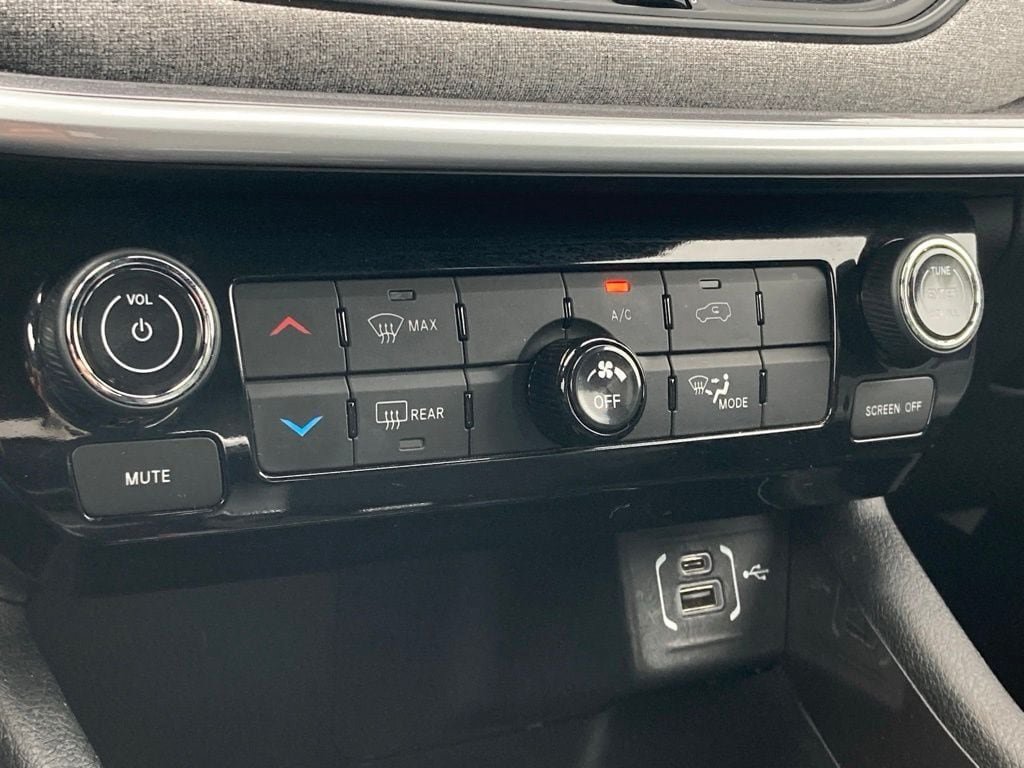 Used 2024 Jeep Compass Latitude AWD/4WD image 24