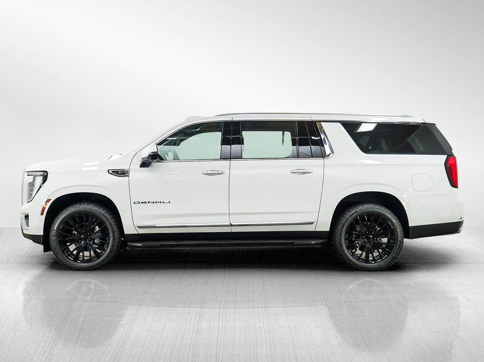 Used 2025 GMC Yukon XL Denali AWD/4WD image 2
