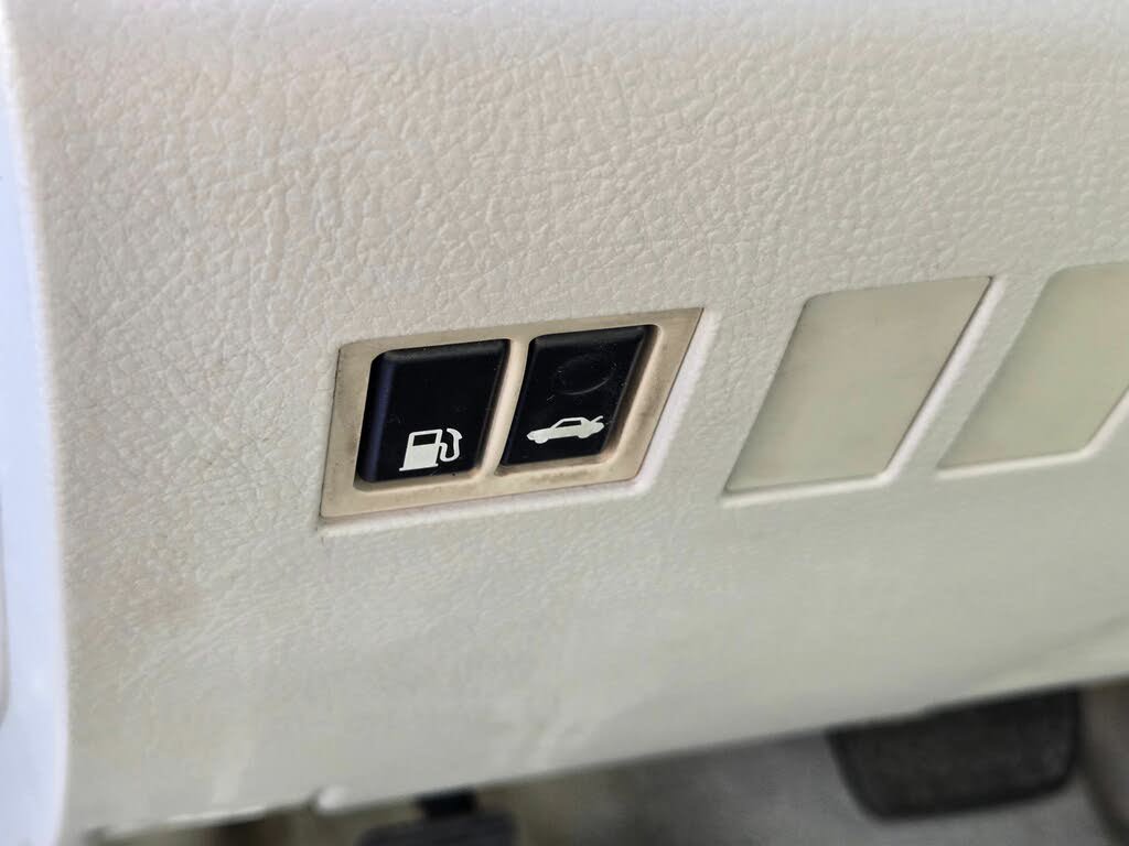 Used 2006 Toyota Avalon XLS FWD image 25