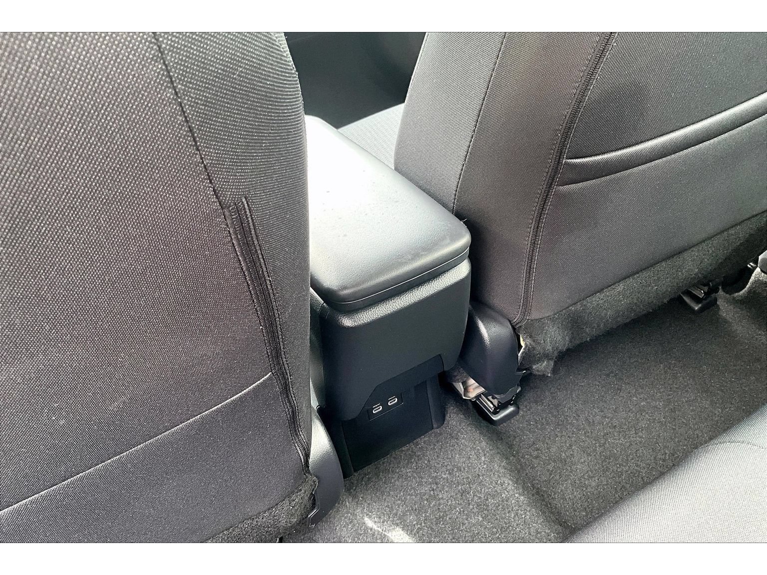 Used 2025 Toyota Prius LE FWD image 33