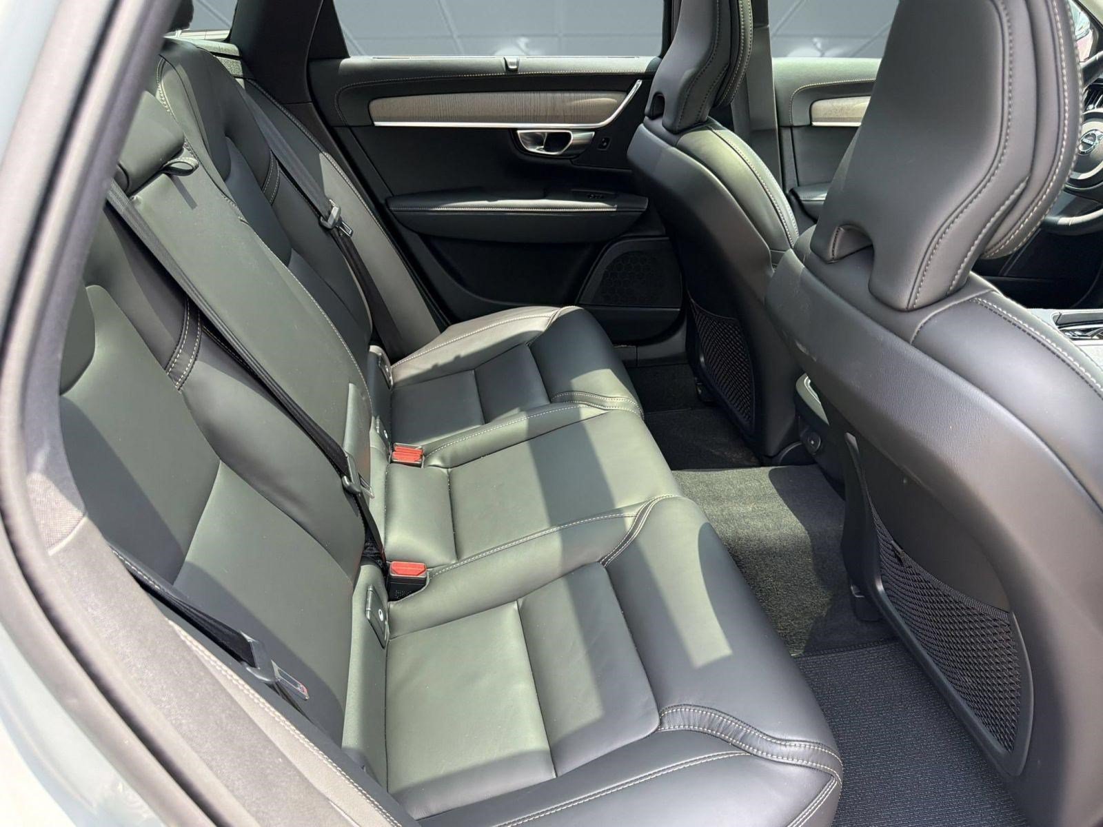 Certified 2025 Volvo V90 B6 Cross Country Ultra AWD/4WD image 30