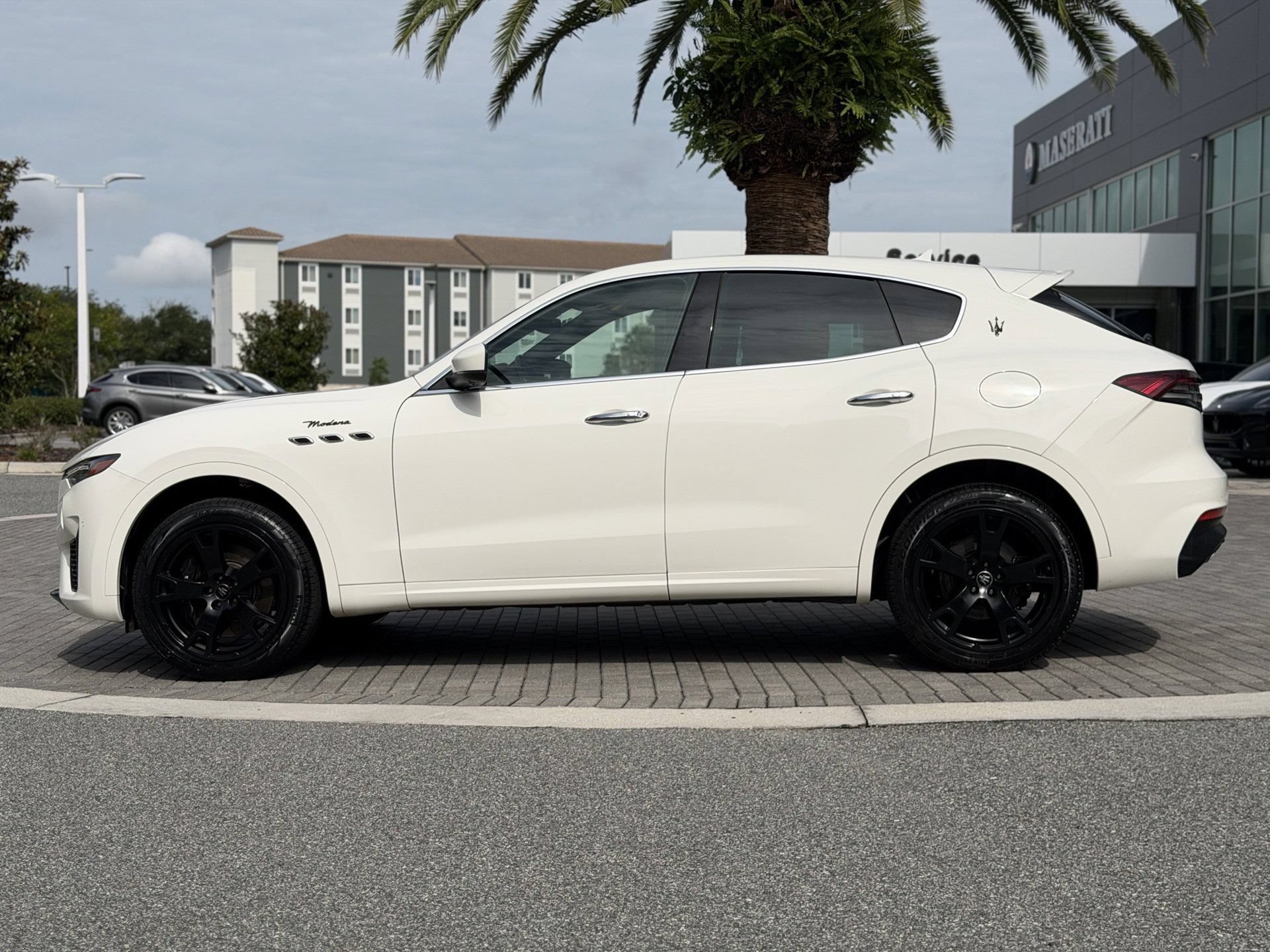 Used 2023 Maserati Levante Modena AWD/4WD image 11