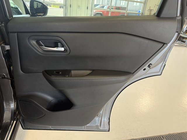 Used 2024 Nissan Rogue SV image 19