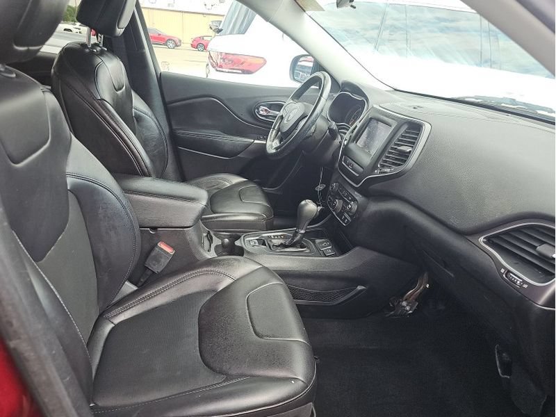 Used 2019 Jeep Cherokee Latitude Plus FWD image 29