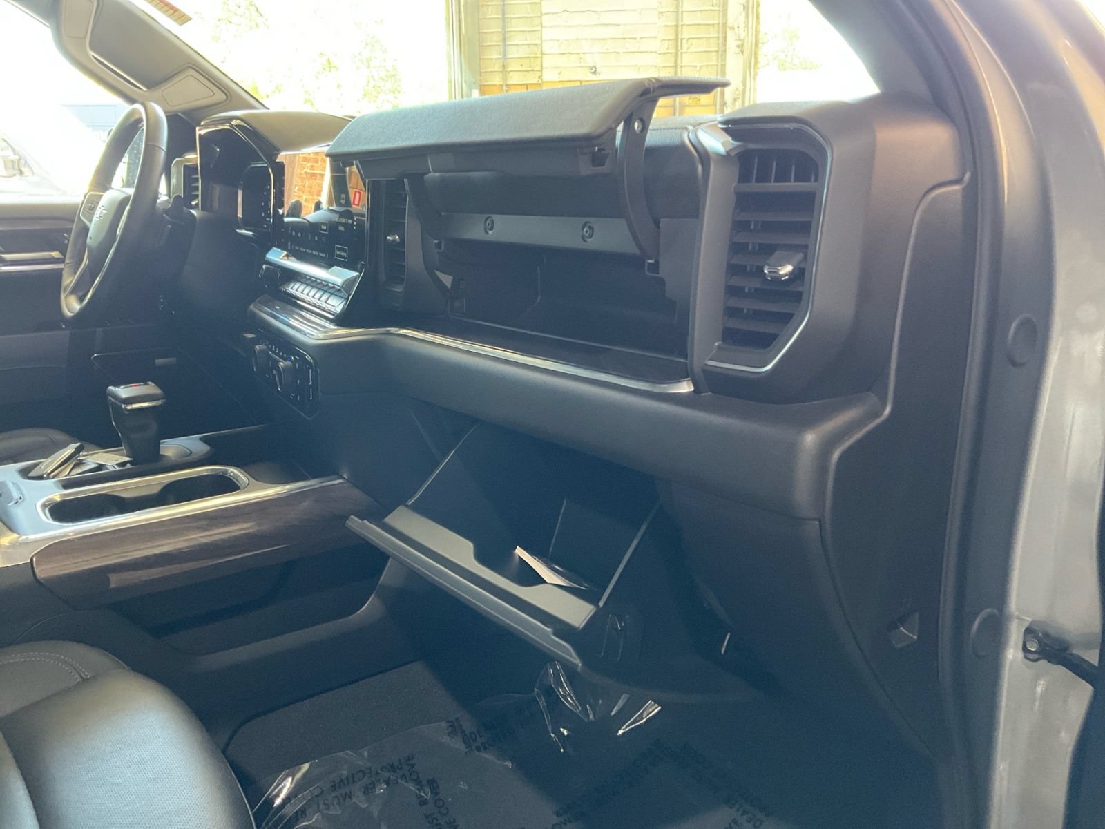 Used 2024 Chevrolet Silverado 1500 LTZ w/ LTZ Premium Package AWD/4WD image 17