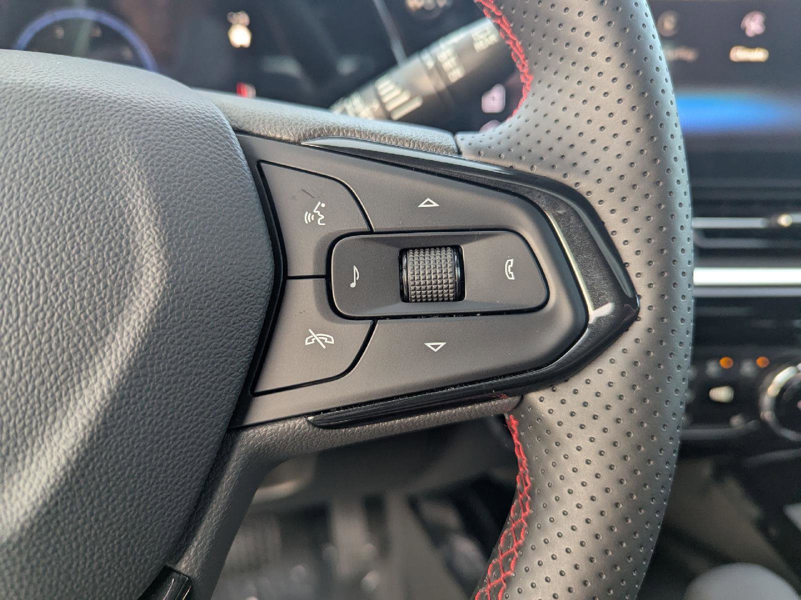 New 2026 Chevrolet Trax RS w/ Sunroof Package image 44