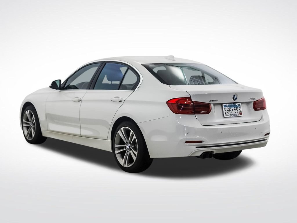 Used 2017 BMW 330i xDrive Sedan AWD/4WD image 3