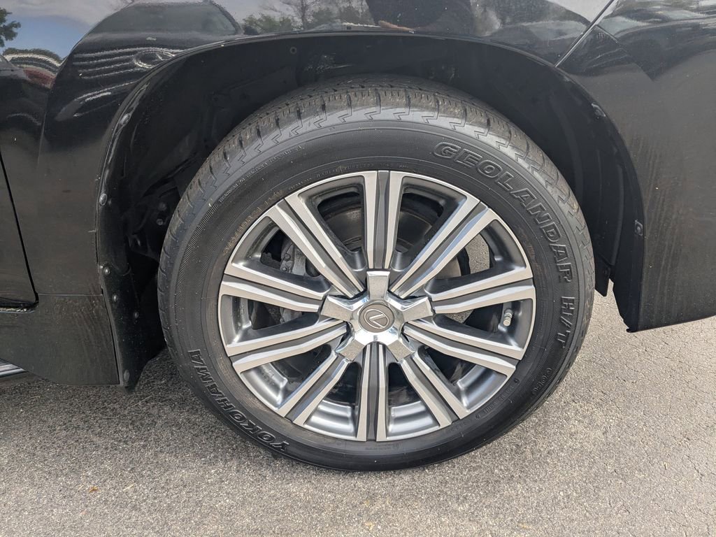 Used 2017 Lexus LX 570 4WD w/ Luxury Package image 10