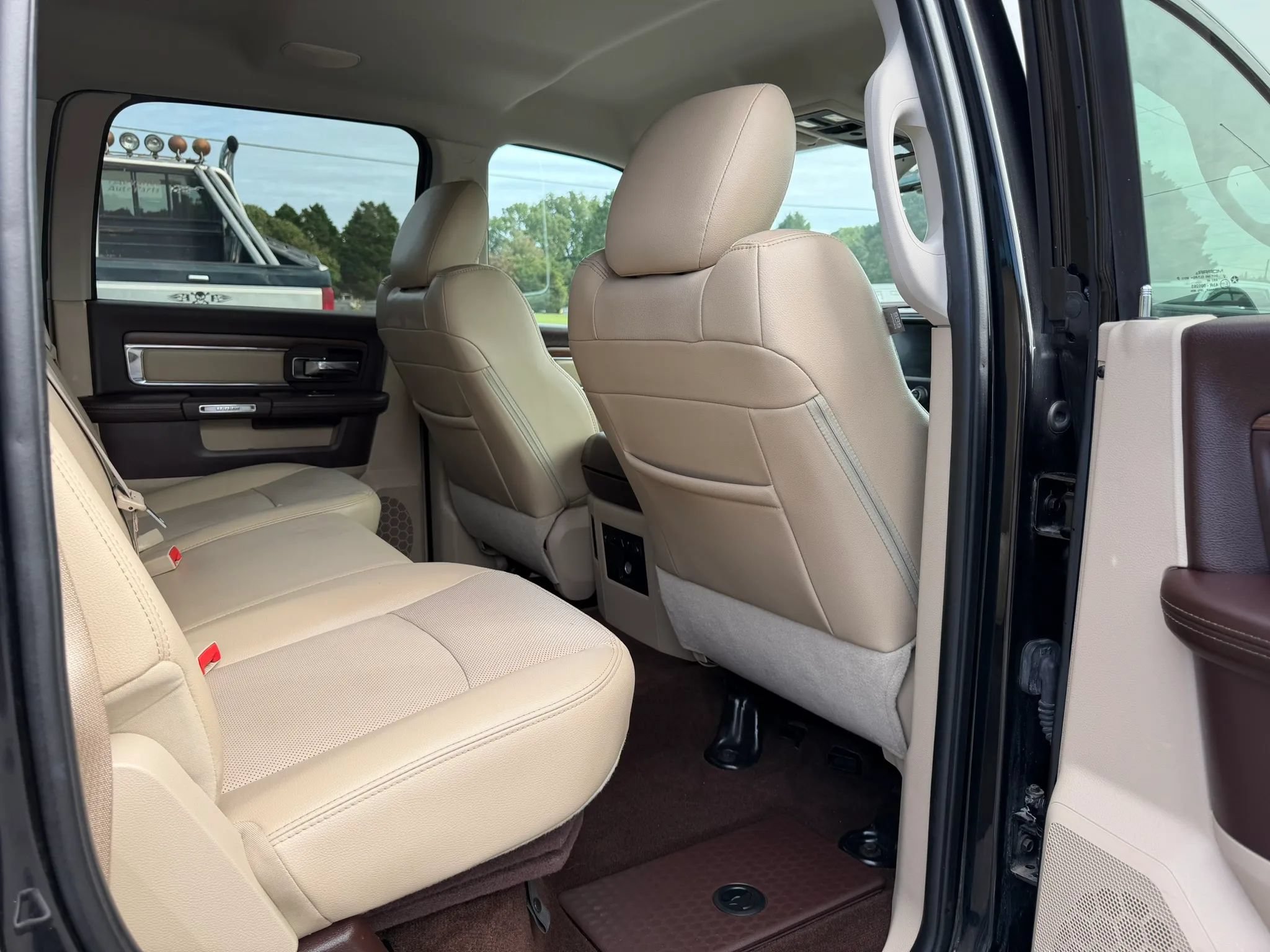 Used 2016 RAM 2500 Laramie RWD image 25