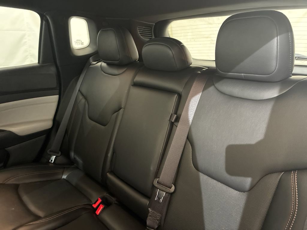 Used 2023 Jeep Compass Limited AWD/4WD image 9