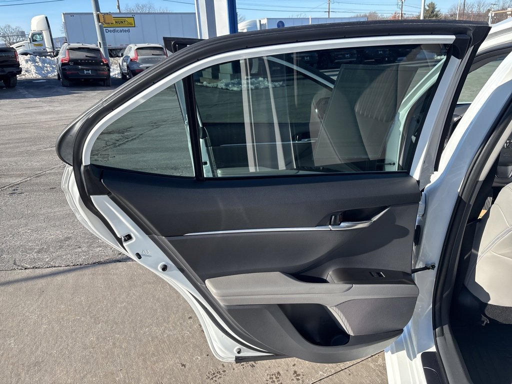 Used 2023 Toyota Camry SE w/ Cold Weather Package image 33