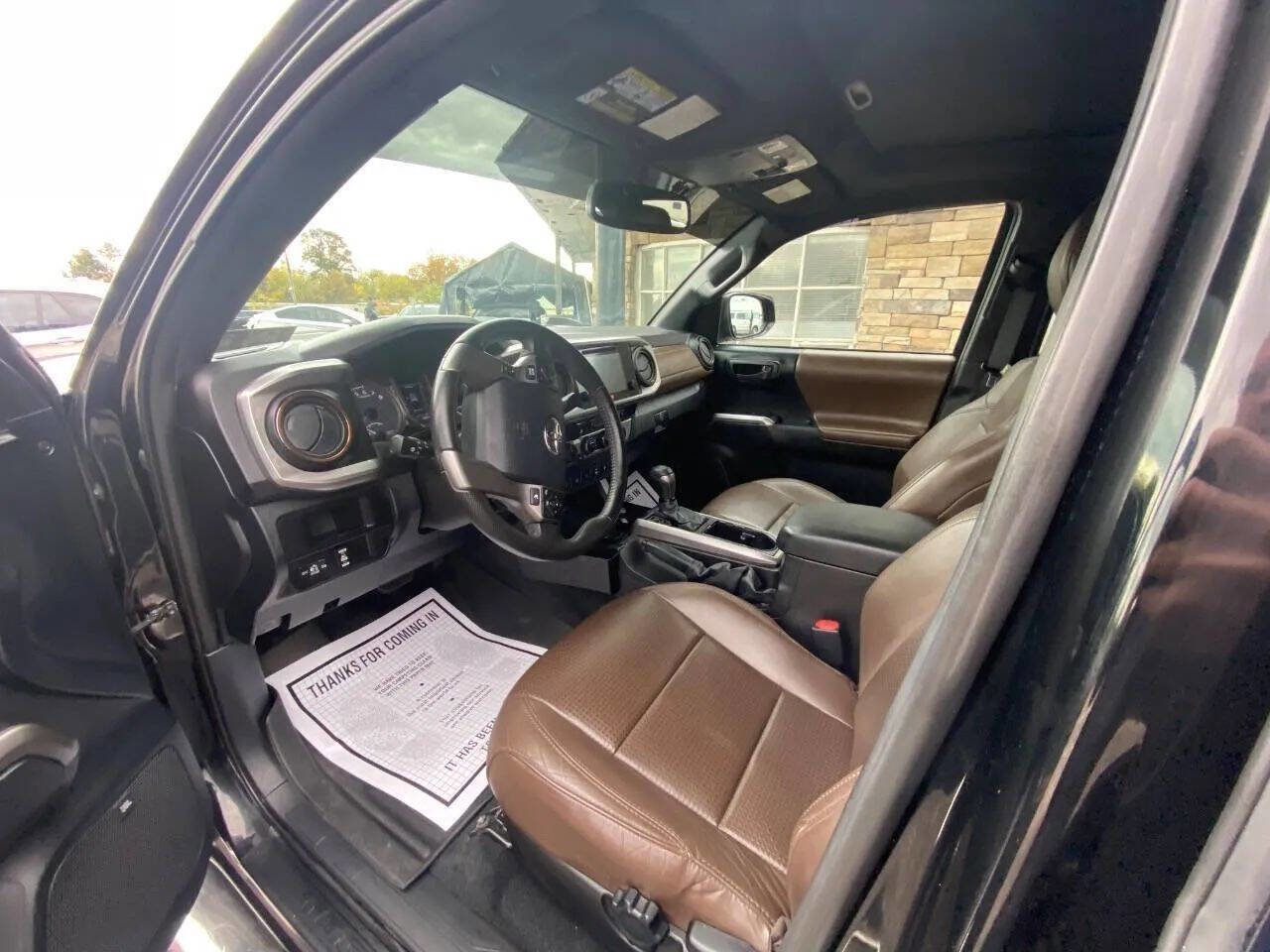 Used 2016 Toyota Tacoma Limited w/ Towing Package image 9